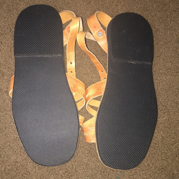 Girls Tan Sandals From Costa Rica - Picture 4 of 4